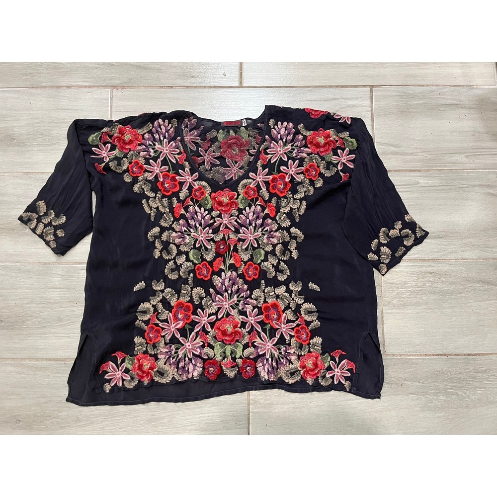 Johnny Was Silk Floral Embroidered V-Neck Blouse Tunic Navy Blue Womens Small - Picture 9 of 10